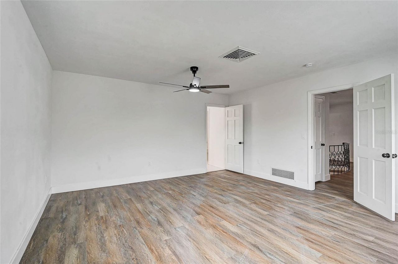 3215 Pine Valley Drive , Sarasota, FL 34239 Photo