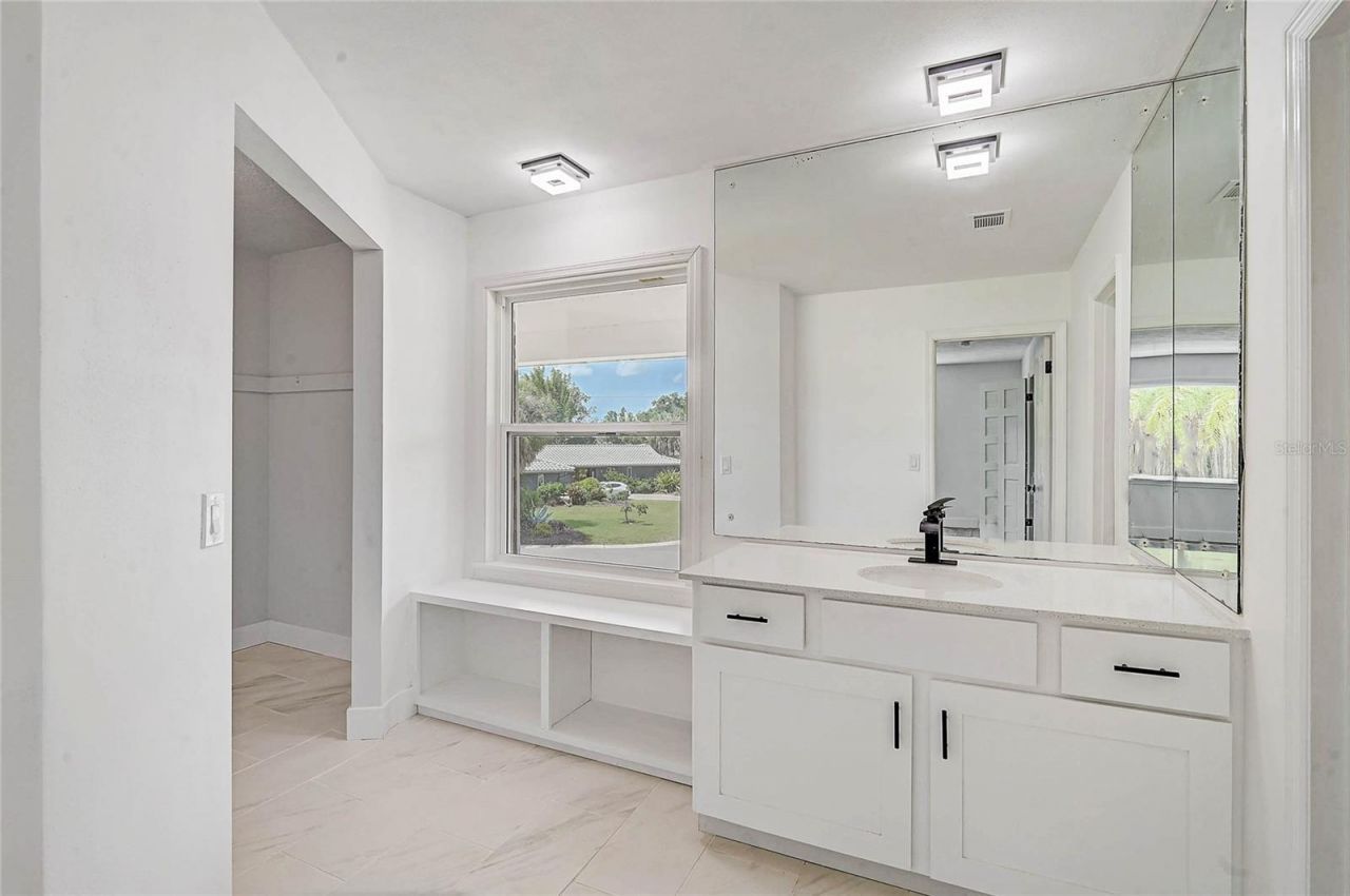 3215 Pine Valley Drive , Sarasota, FL 34239 Photo