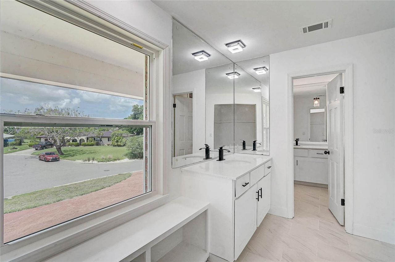 3215 Pine Valley Drive , Sarasota, FL 34239 Photo