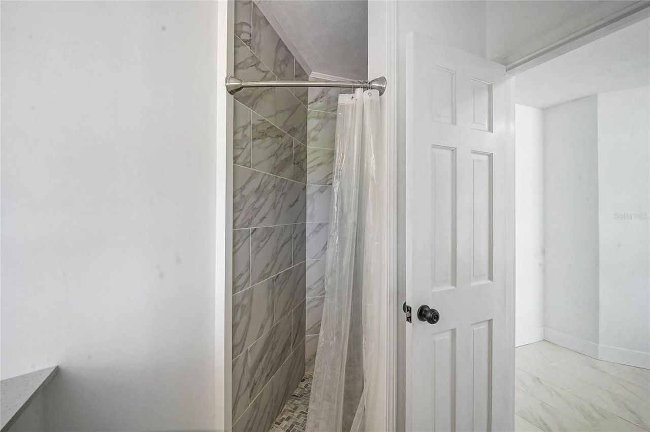 3215 Pine Valley Drive , Sarasota, FL 34239 Photo