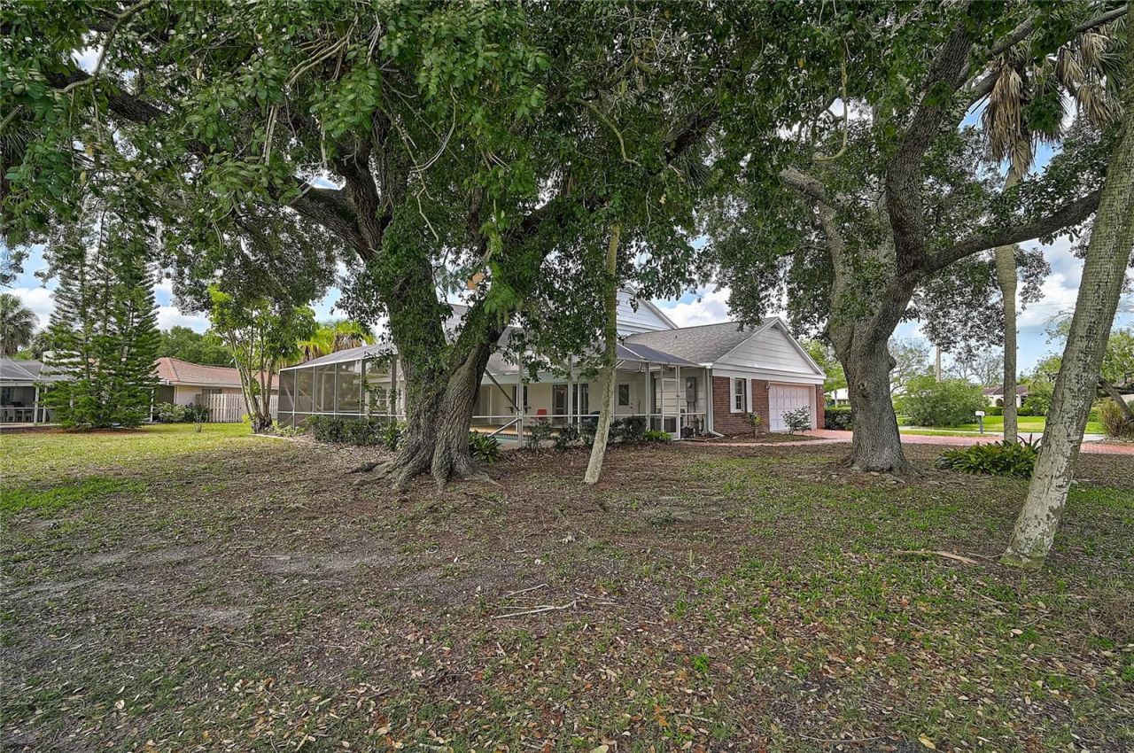 3215 Pine Valley Drive , Sarasota, FL 34239 Photo