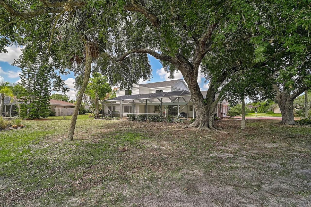 3215 Pine Valley Drive , Sarasota, FL 34239 Photo