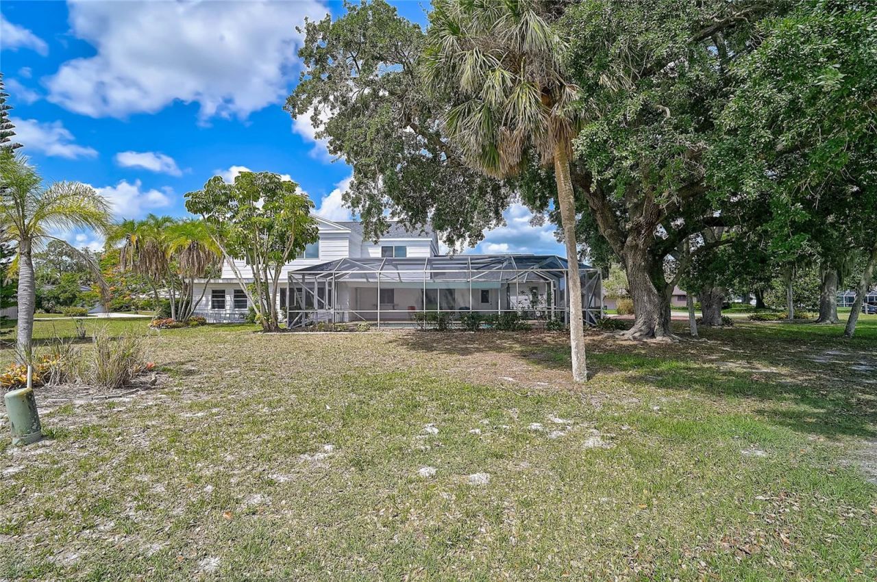 3215 Pine Valley Drive , Sarasota, FL 34239 Photo