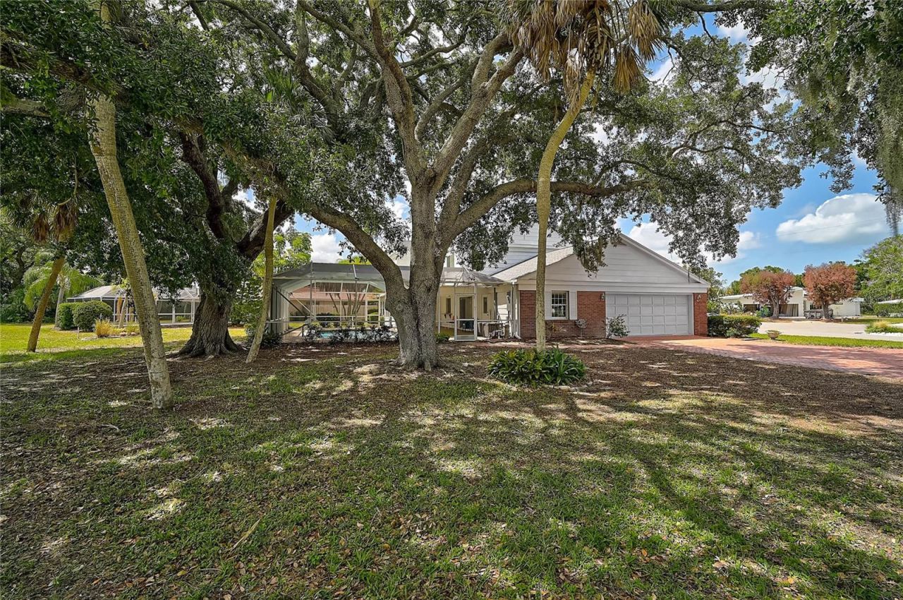 3215 Pine Valley Drive , Sarasota, FL 34239 Photo