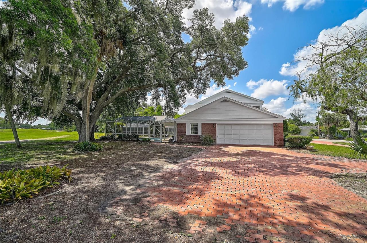 3215 Pine Valley Drive , Sarasota, FL 34239 Photo