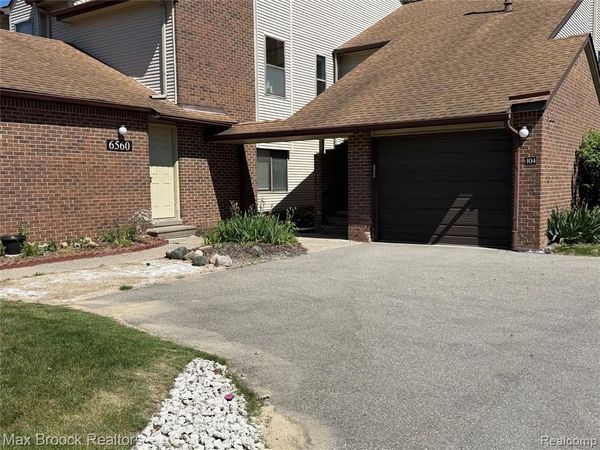 6560 Ridgefield Circle , West Bloomfield Twp, MI 48322