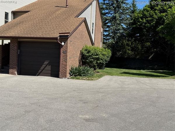 6560 Ridgefield Circle, West Bloomfield Twp, MI 48322