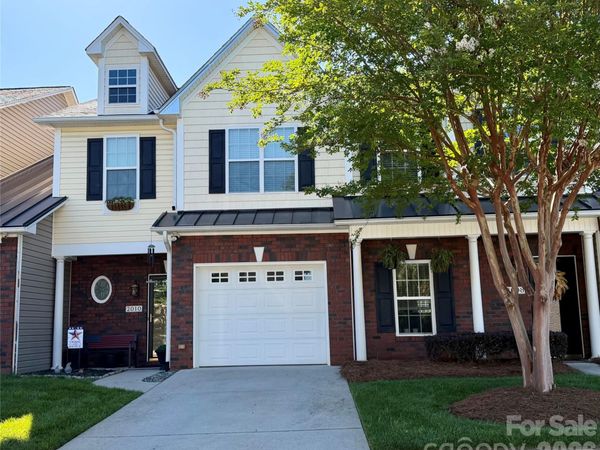 2010 Talbot Lane , Hickory, NC 28602