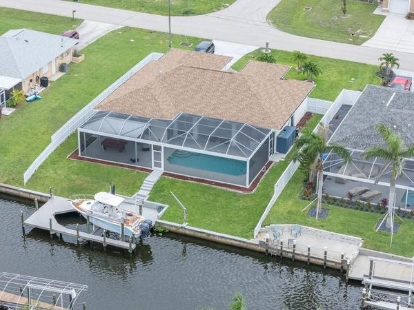 946 SE 23rd PL , CAPE CORAL, FL 33990