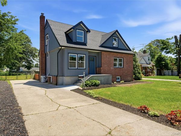 1707 N Gardiner Drive, Bay Shore, NY 11706