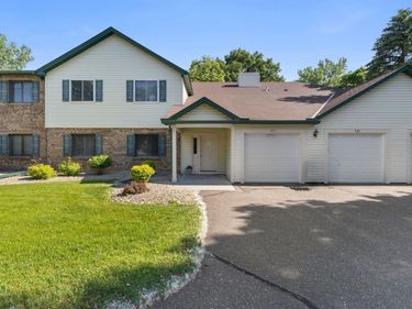 975 Heritage Court E, Unit 206, Vadnais Heights, MN 55127
