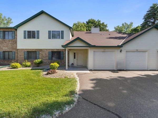 975 Heritage Court E, Unit 206, Vadnais Heights, MN 55127