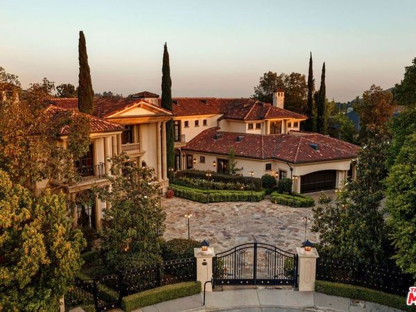 2374 Earls Court , Los Angeles, CA 90077