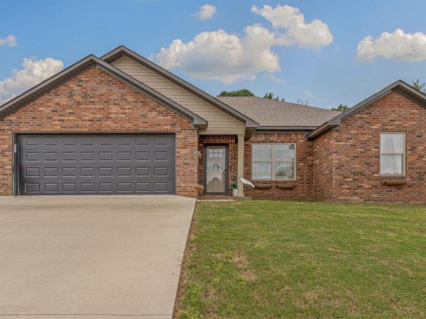 306 Elizabeth Drive, Paragould, AR 72450