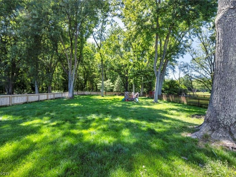 6424 Brighton Drive, North Olmsted, OH 44070 Photo 7