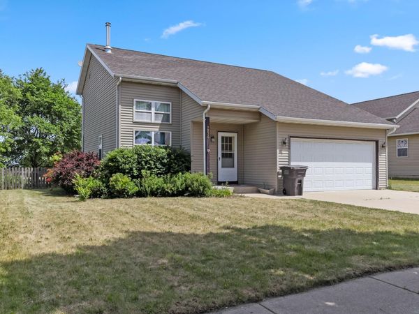 1226 Peninsula Ln, Whitewater, WI 53190