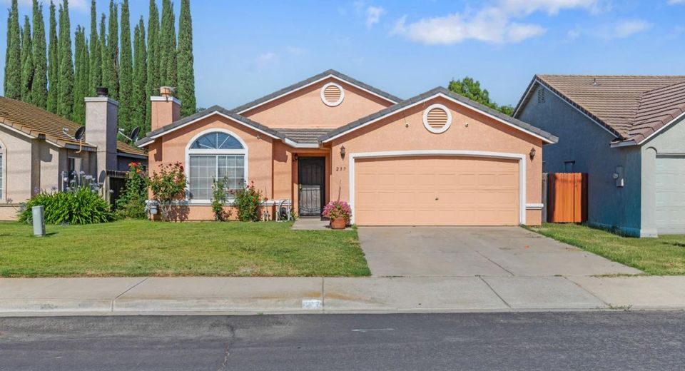 237 Yosemite Meadows Dr, Modesto, CA 95357 Photo