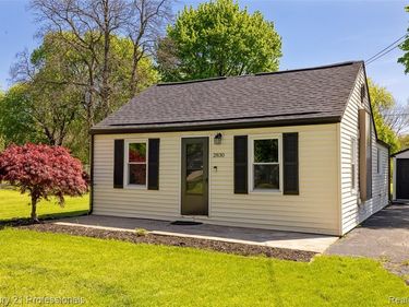 2830 Deland Road , Waterford Twp, MI 48329