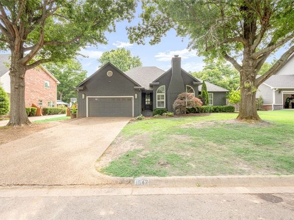 1642 N Charlee Avenue , Fayetteville, AR 72703
