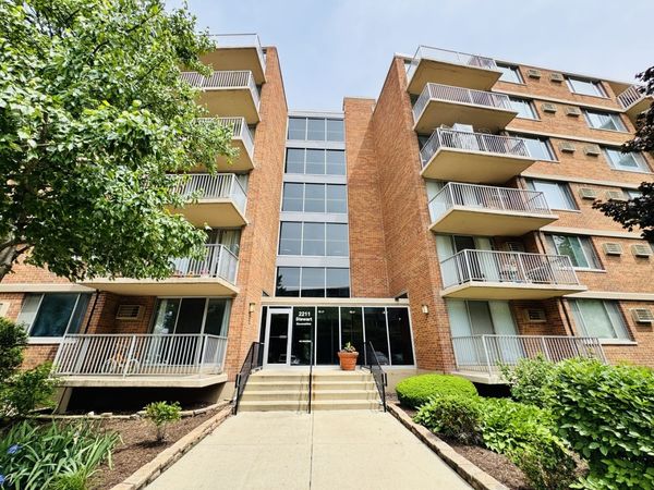 2211 S Stewart Avenue , Unit 4D, Lombard, IL 60148