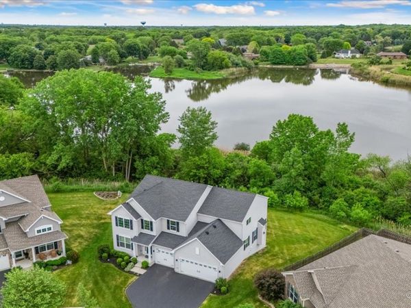 125 Stowe Court , Volo, IL 60020
