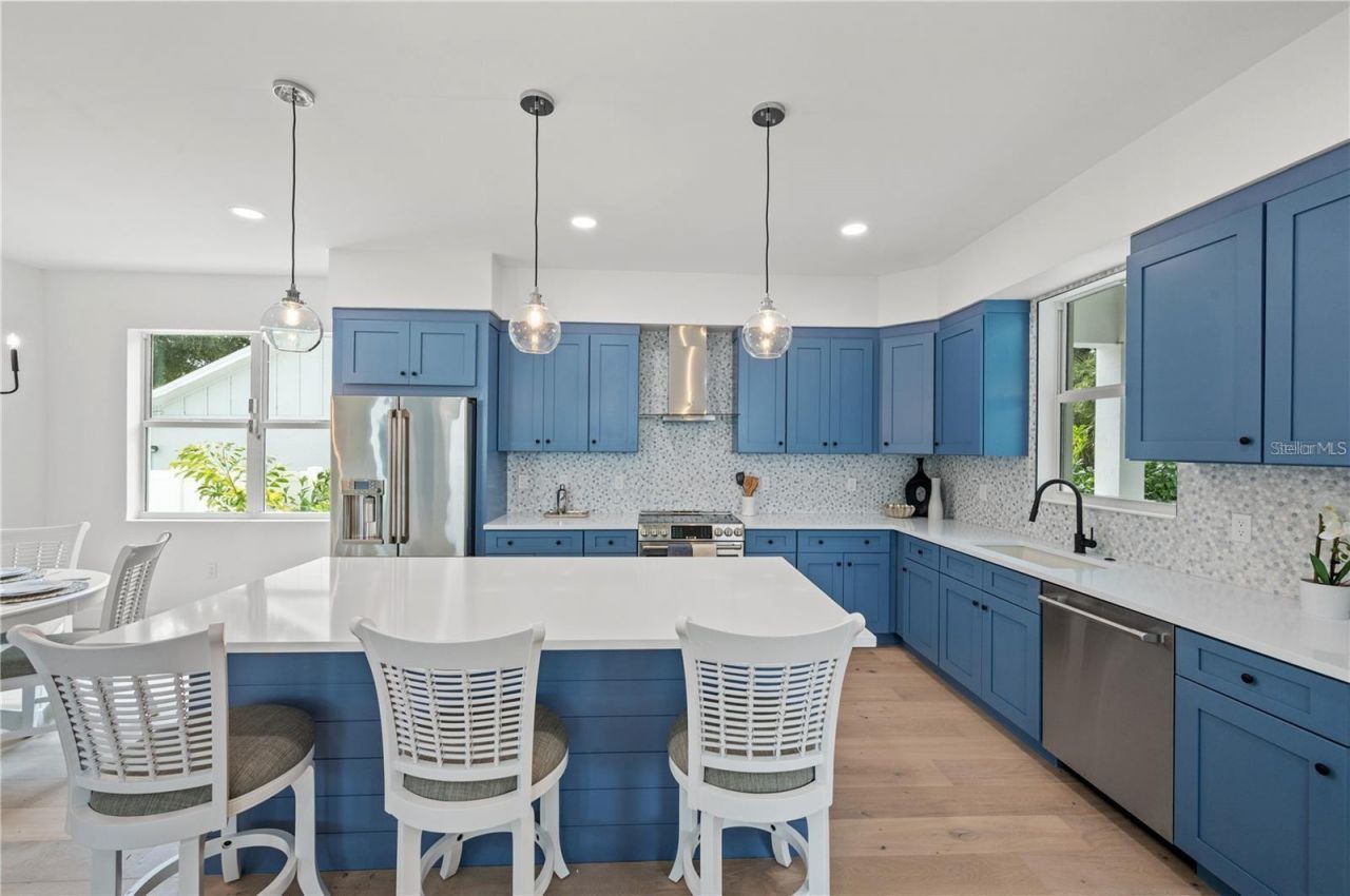 1647 Siesta Drive, Sarasota, FL 34239 Photo