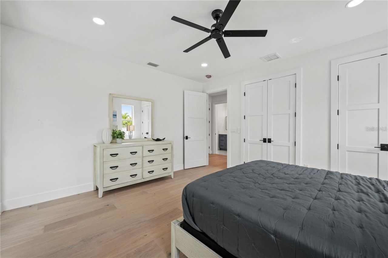 1647 Siesta Drive, Sarasota, FL 34239 Photo