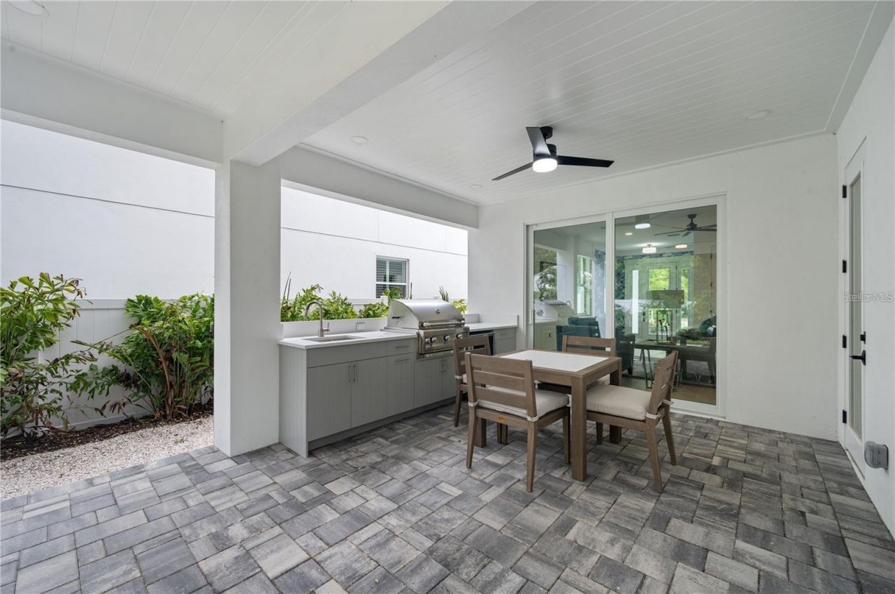 1647 Siesta Drive, Sarasota, FL 34239 Photo