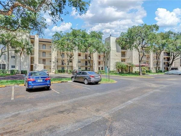 9460 Poinciana Place, Unit 101, Davie, FL 33324