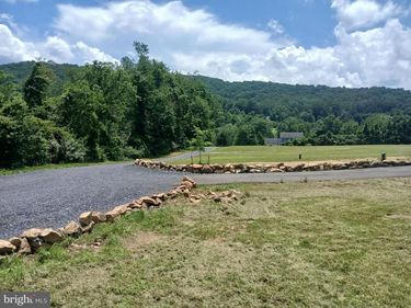 CAROLYNS WAY, LINDEN, VA 22642