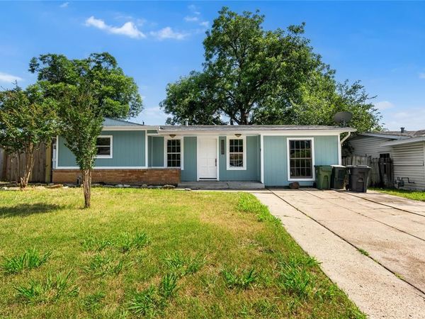 1010 E Lovers Lane , Arlington, TX 76010