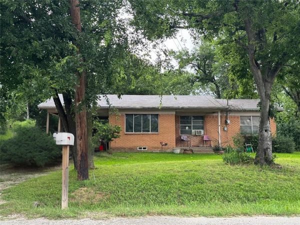204 W End Street , Terrell, TX 75160