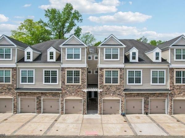 605 Lopez Ln, Morris Plains, NJ 07950