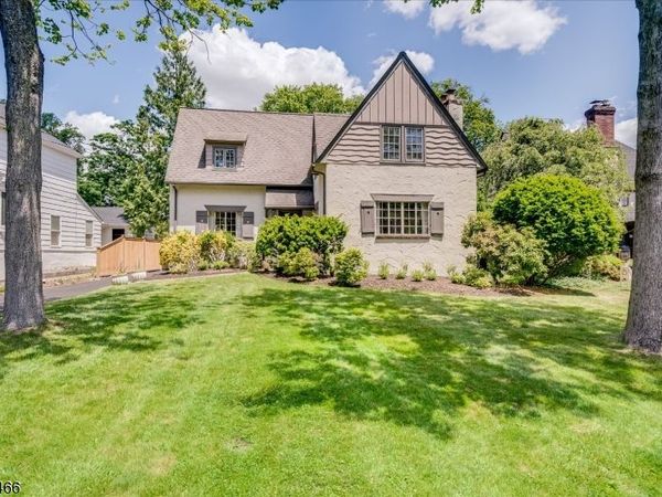 30 Glenwood Dr, Millburn, NJ 07078