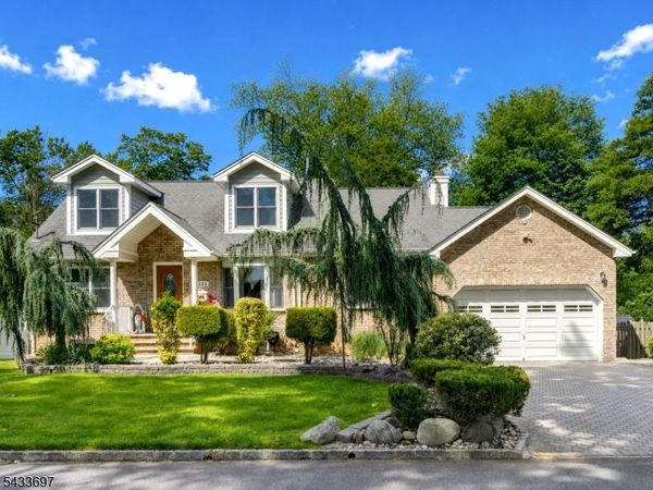 180 Mill Ln, Mountainside, NJ 07092