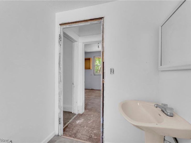 1261 E 113th Street, Cleveland, OH 44108 Photo 25