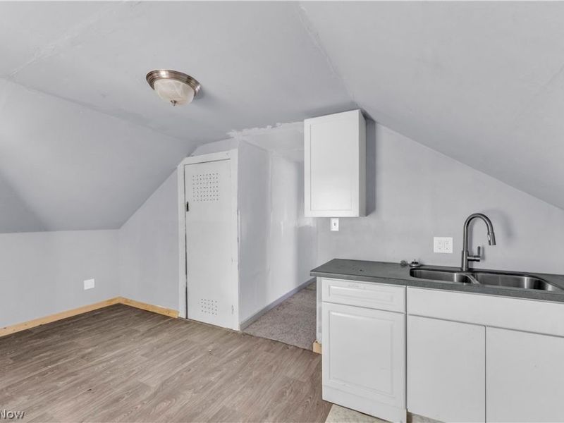 1261 E 113th Street, Cleveland, OH 44108 Photo 38