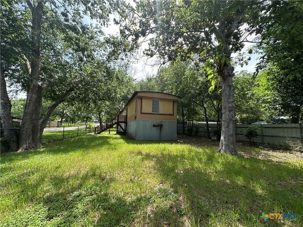 311 Meadow Lake Drive , Seguin, TX 78155