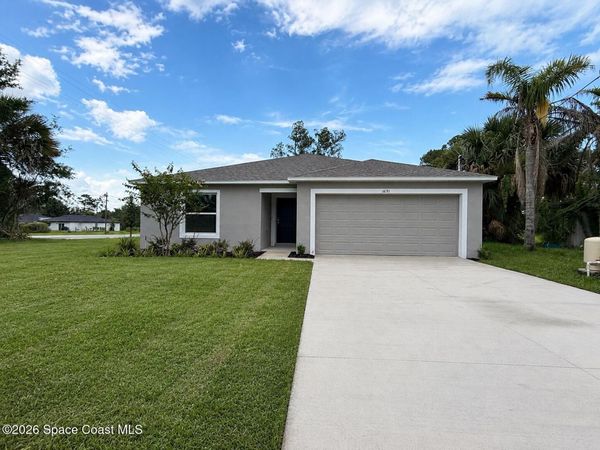 1691 2nd Avenue, DeLand, FL 32724