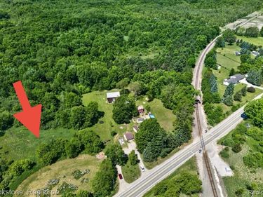 9449 & 9437 Andersonville Road, Springfield Twp, MI 48346