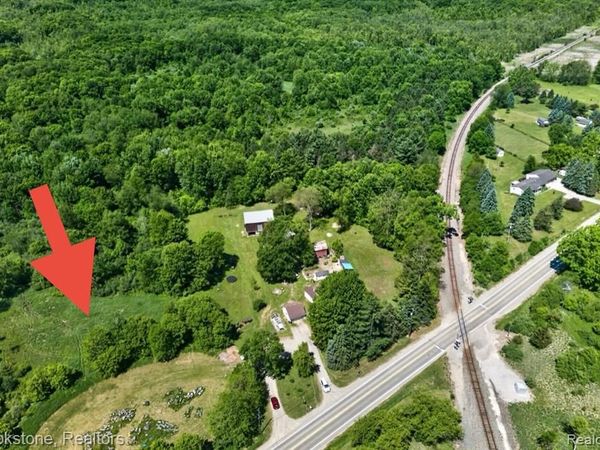 9449 & 9437 Andersonville Road, Springfield Twp, MI 48346