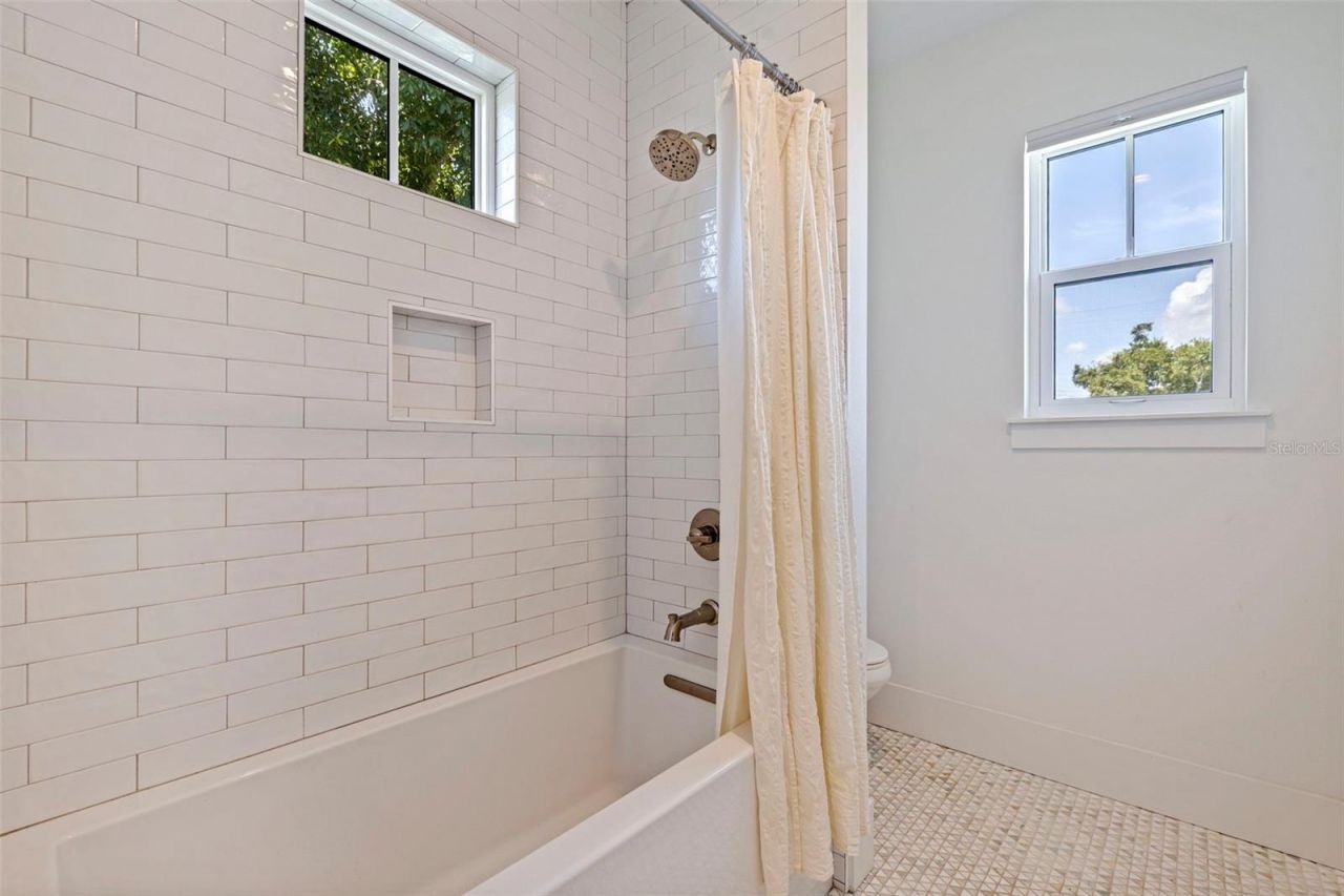 610 5th Street N, Saint Petersburg, FL 33701 Photo
