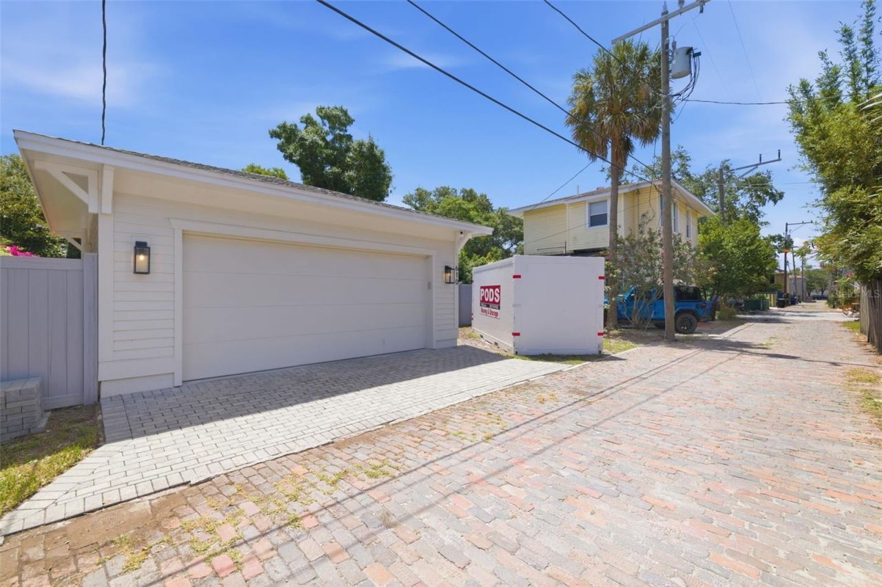 610 5th Street N, Saint Petersburg, FL 33701 Photo