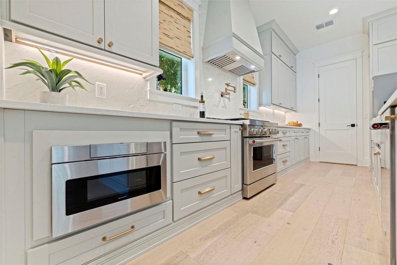 610 5th Street N, Saint Petersburg, FL 33701 Photo