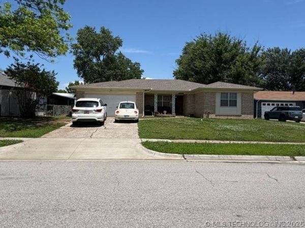 303 E 17th Street , Owasso, OK 74055