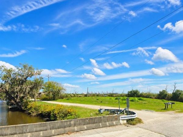 109 E SHIRLEY Road , Port Sulphur, LA 70083