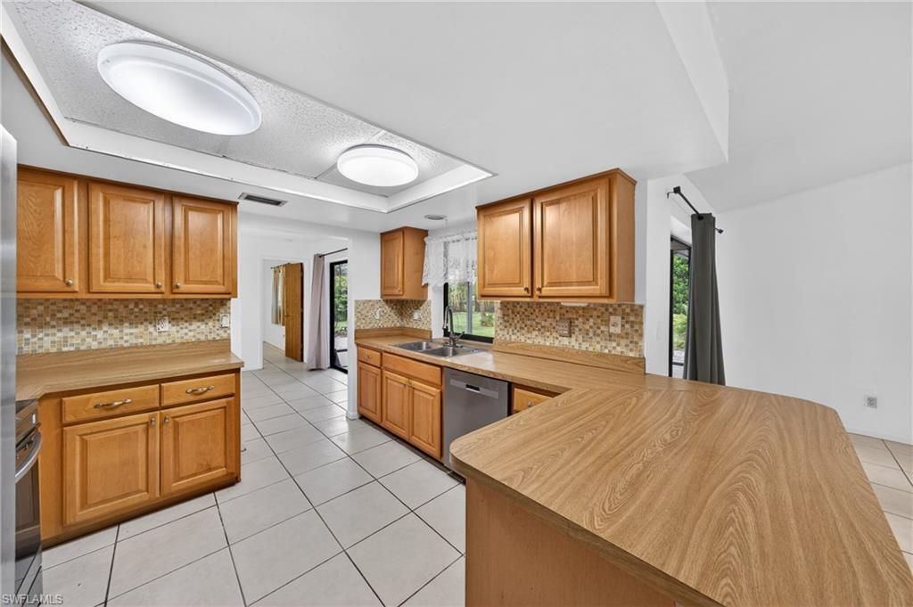 2233 SW 4th St , Cape Coral, FL 33991 Photo