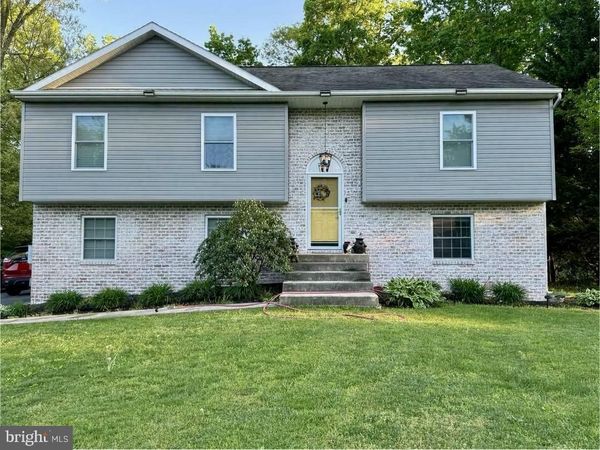 98 MANASSAS DRIVE, FALLING WATERS, WV 25419