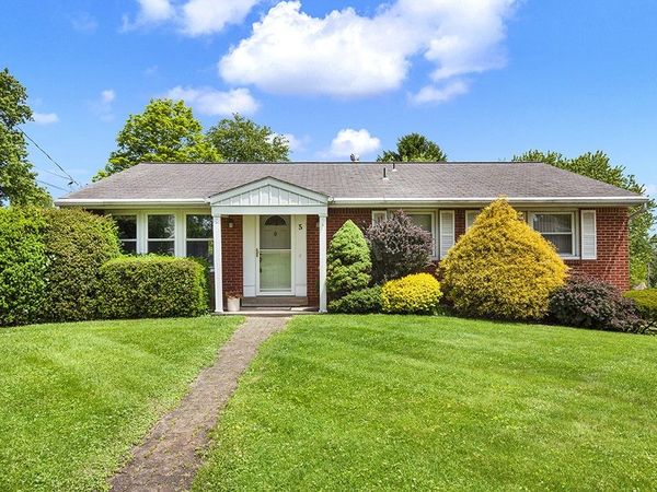 5 Shawnee Dr , Greensburg, PA 15601
