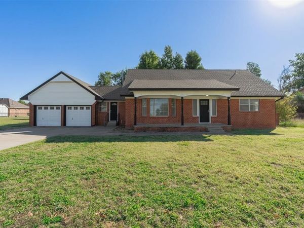 2912 N Santa Fe Avenue, Moore, OK 73160